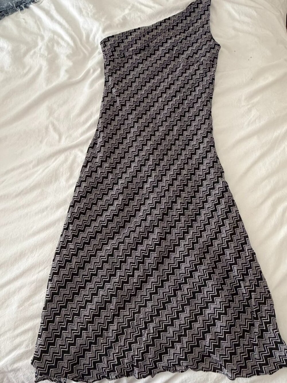 Jessica Howard Black White Chevron Midi Dress